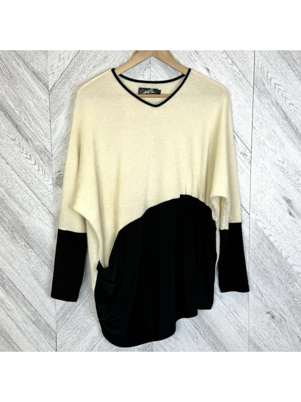 Sympli Tunic Top Womens Size 10 Sweater Pullover Cream Black Dolman Sleeve